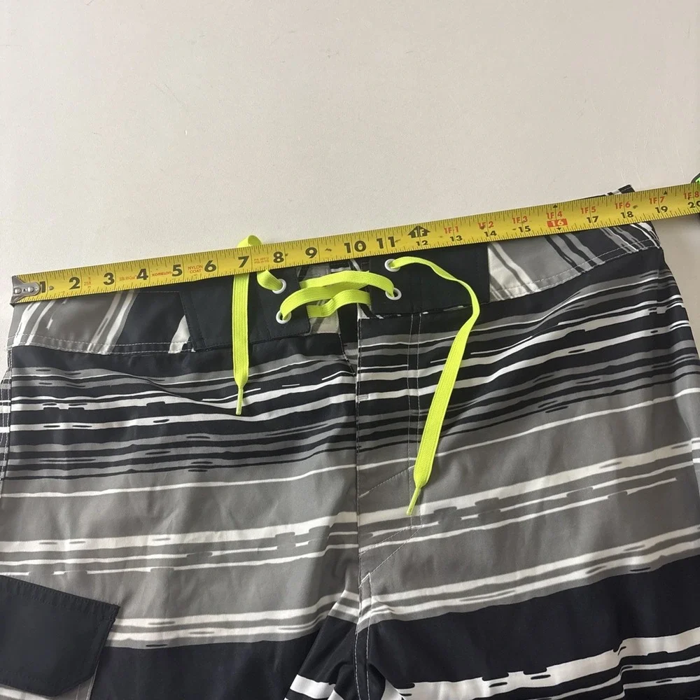 Under Armour Men's Black Gray White stripe Board Shorts Swim Drawstring Size 36